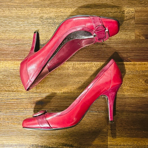 Bandolino Plum Red Purple Leather Buckle Strapless Heels - Women's Size 7M - Picture 5 of 7